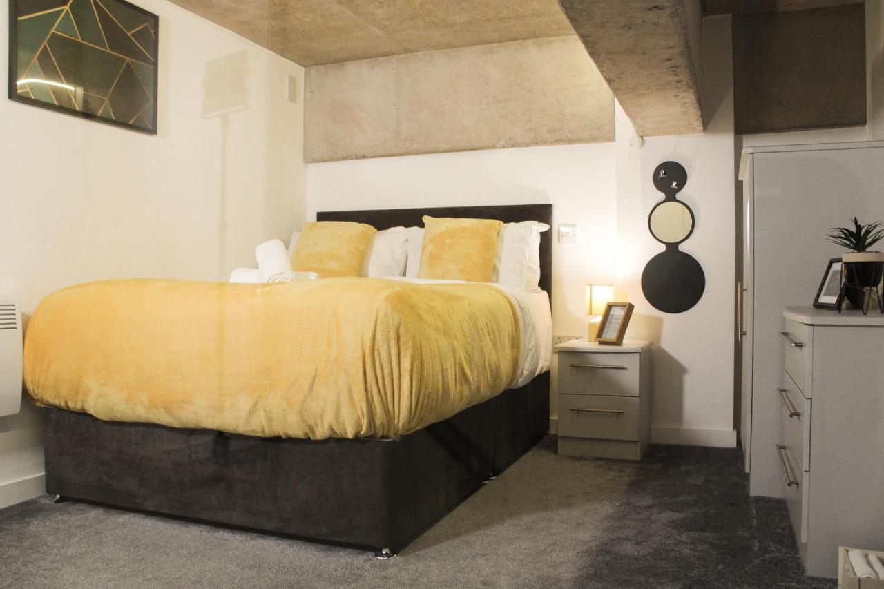 Modern Luxury Serviced Duplex By Repose- 150 Metro Court, Apartment *